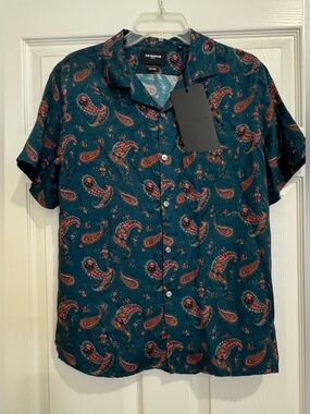 The Kooples Short-Sleeve Paisley Button-Up Shirt in Teal. NWT size xs. Unisex